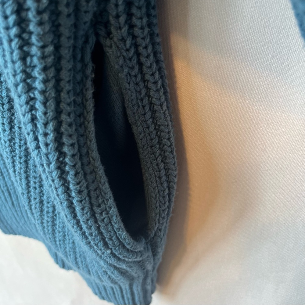Free People Oversized cardigan Sweater XS Blue Cable knit Pockets Womens FLAW - Picture 7 of 9